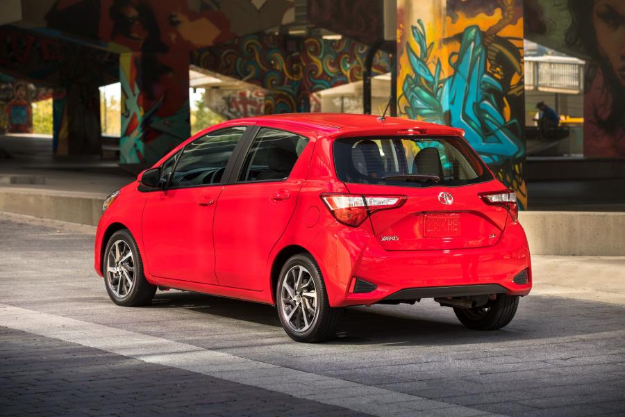  Toyota Yaris SE 2017 года  (NA) (фото 7 из 32)